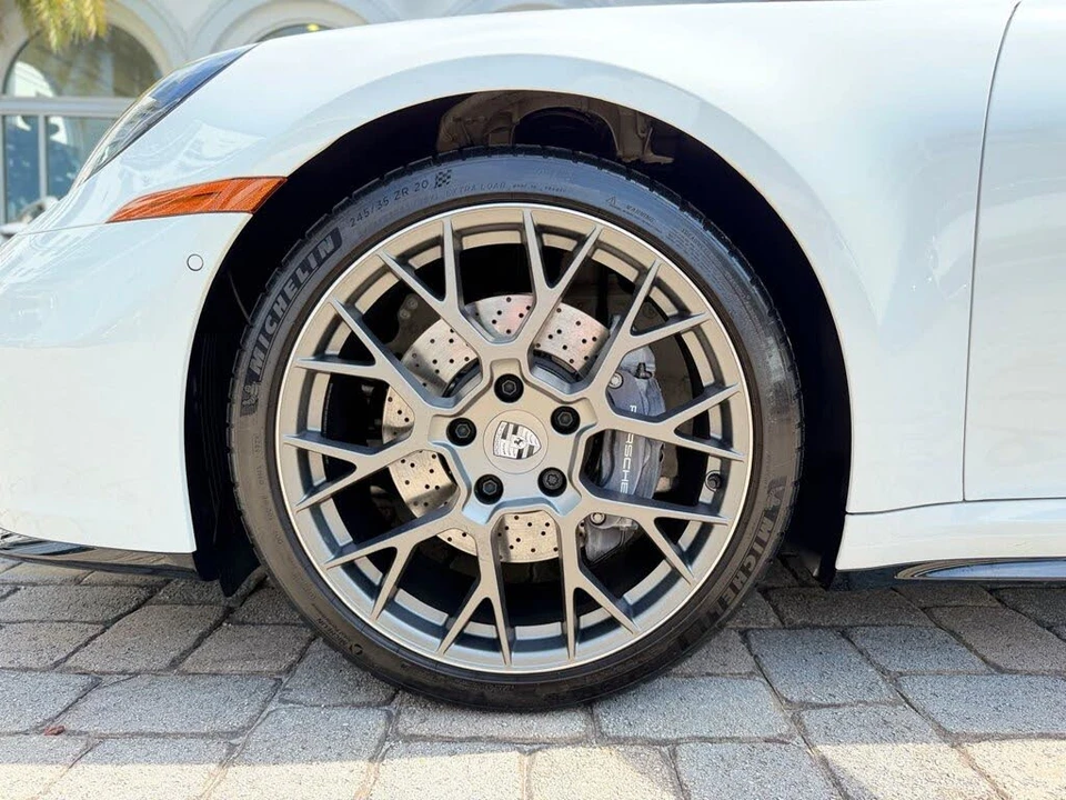 2025 Porsche 992 Carrera - Image 28 of 31
