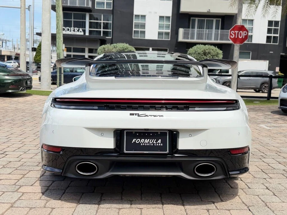 2025 Porsche 992 Carrera - Image 16 of 31