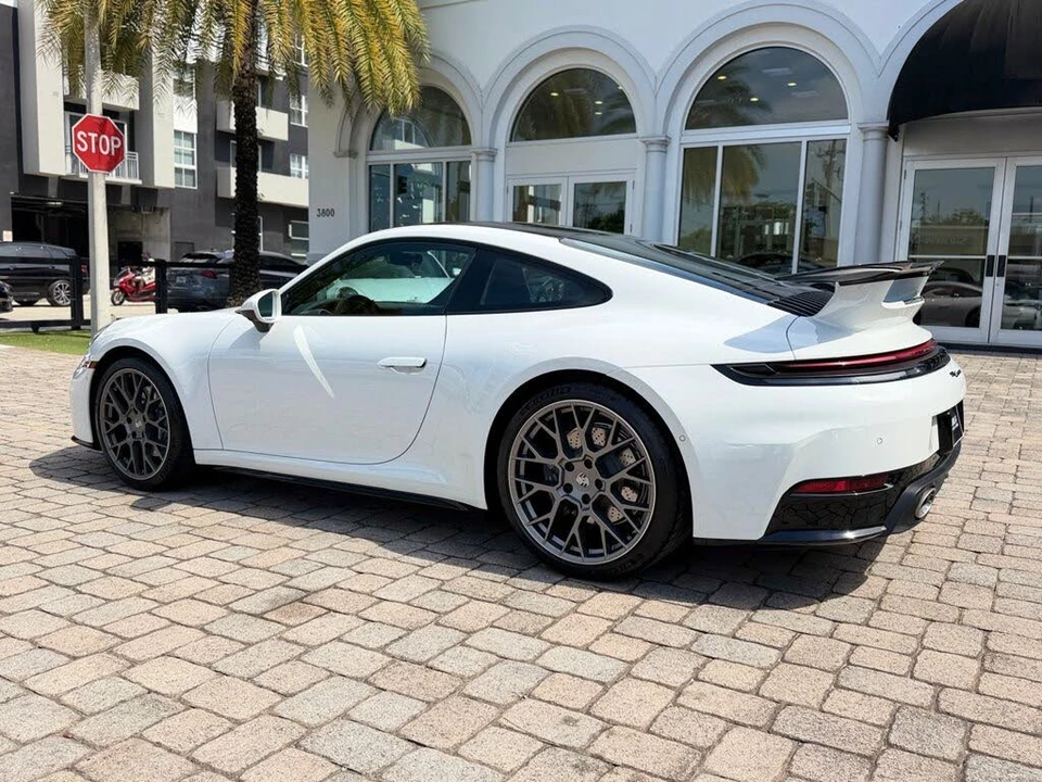 2025 Porsche 992 Carrera - Image 20 of 31
