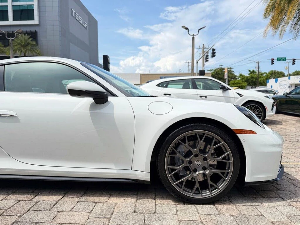 2025 Porsche 992 Carrera - Image 26 of 31
