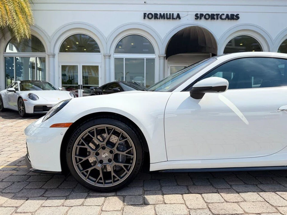 2025 Porsche 992 Carrera - Image 24 of 31
