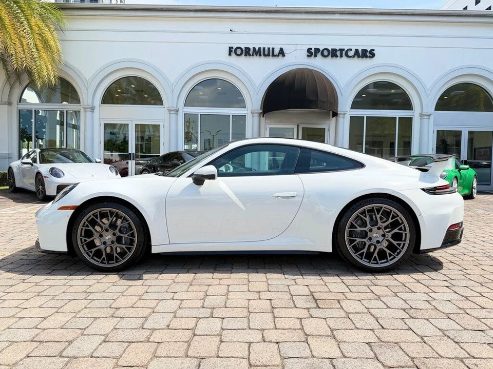 2025 Porsche 992 Carrera - Image 21 of 31