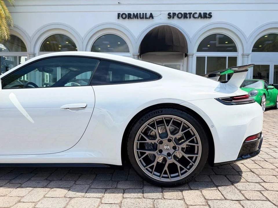 2025 Porsche 992 Carrera - Image 25 of 31