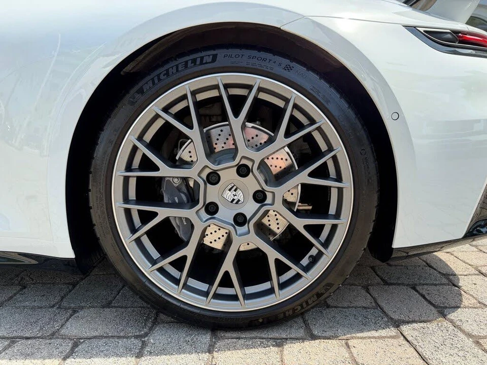 2025 Porsche 992 Carrera - Image 29 of 31