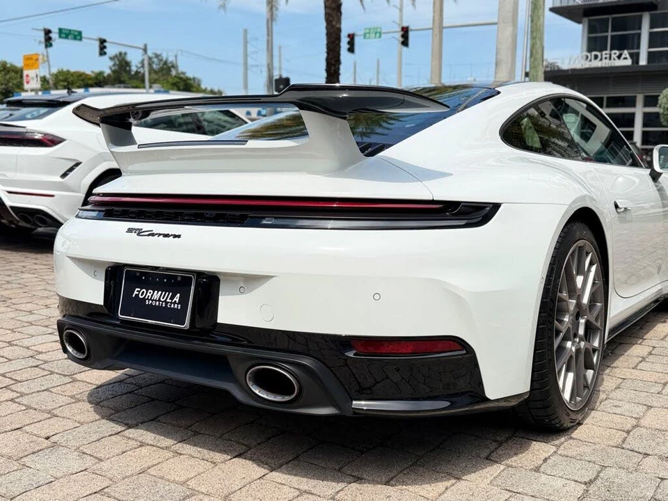2025 Porsche 992 Carrera - Image 13 of 31