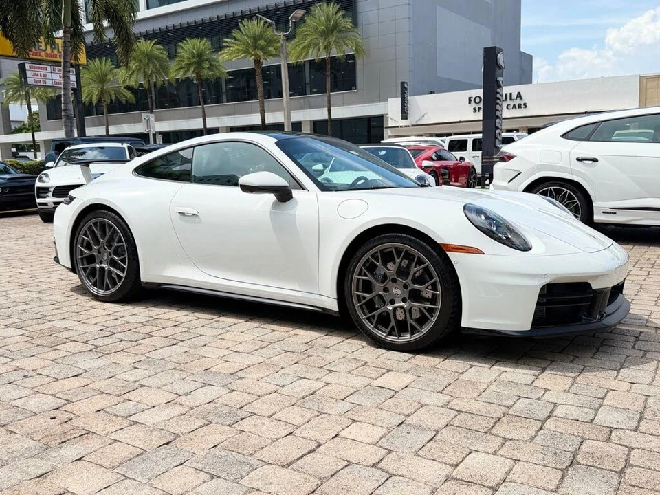 2025 Porsche 992 Carrera - Image 8 of 31