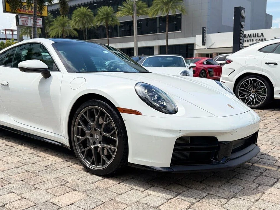2025 Porsche 992 Carrera - Image 7 of 31
