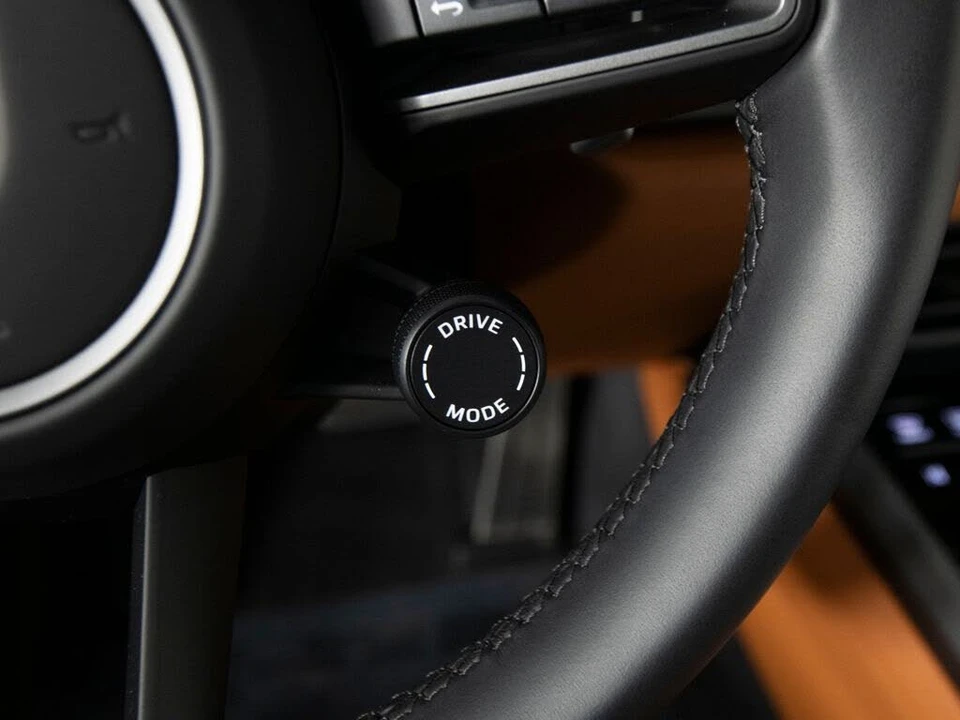 2025 Porsche 992 Carrera - Image 25 of 31