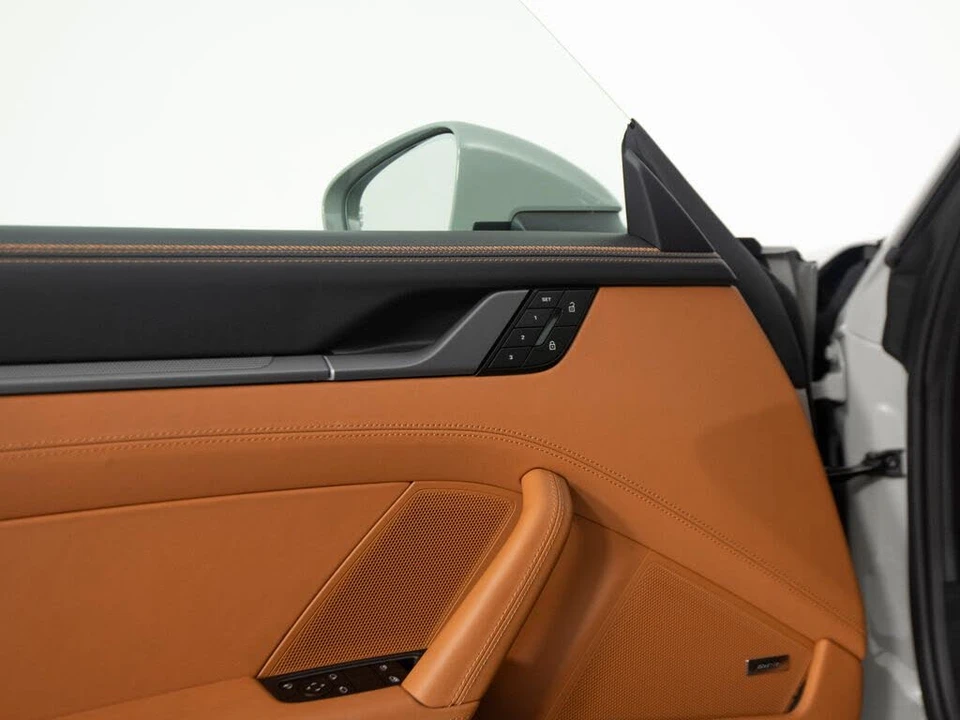 2025 Porsche 992 Carrera - Image 19 of 31