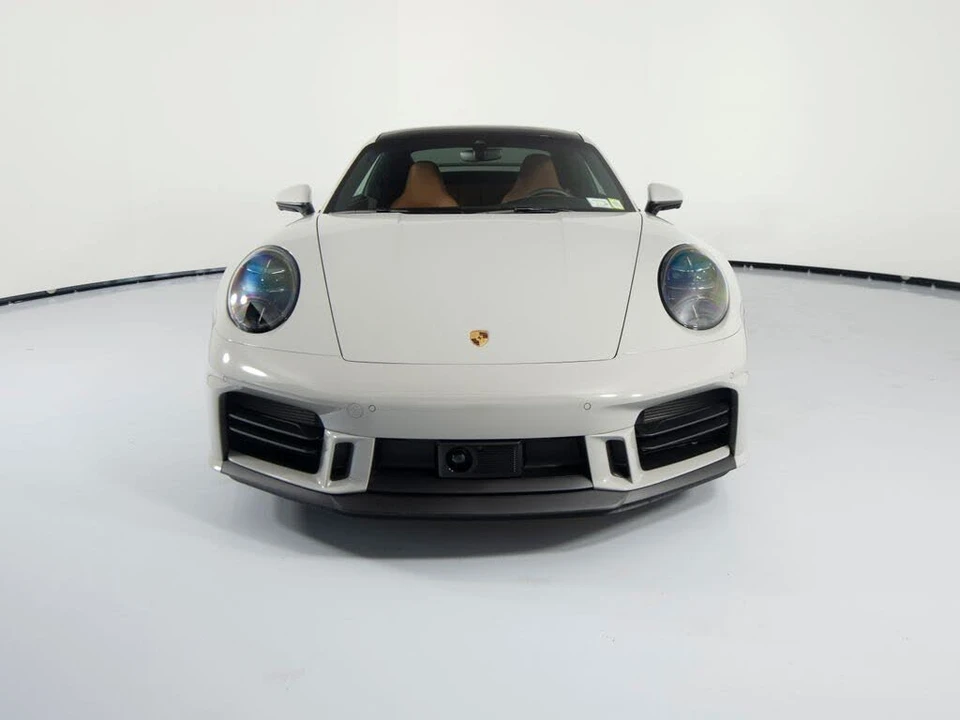 2025 Porsche 992 Carrera - Image 13 of 31