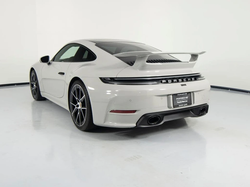 2025 Porsche 992 Carrera - Image 8 of 31