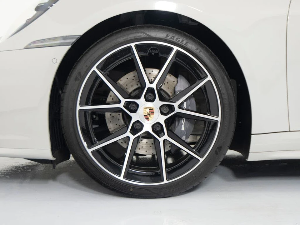 2025 Porsche 992 Carrera - Image 14 of 31