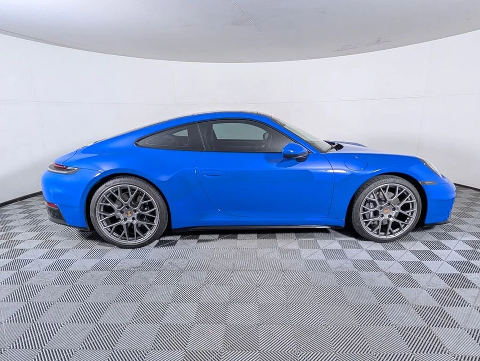 2025 Porsche 992 Carrera - Image 8 of 31