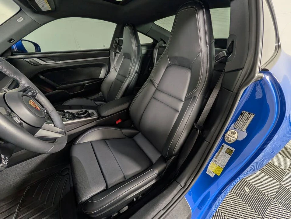 2025 Porsche 992 Carrera - Image 5 of 31