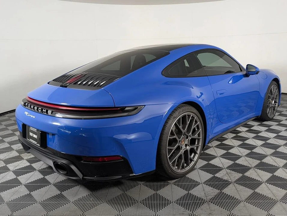 2025 Porsche 992 Carrera - Image 7 of 31