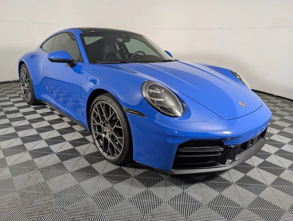 2025 Porsche 992 Carrera - Image 9 of 31