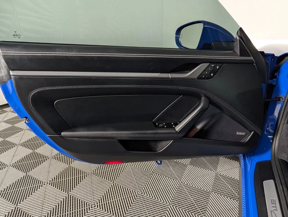 2025 Porsche 992 Carrera - Image 25 of 31