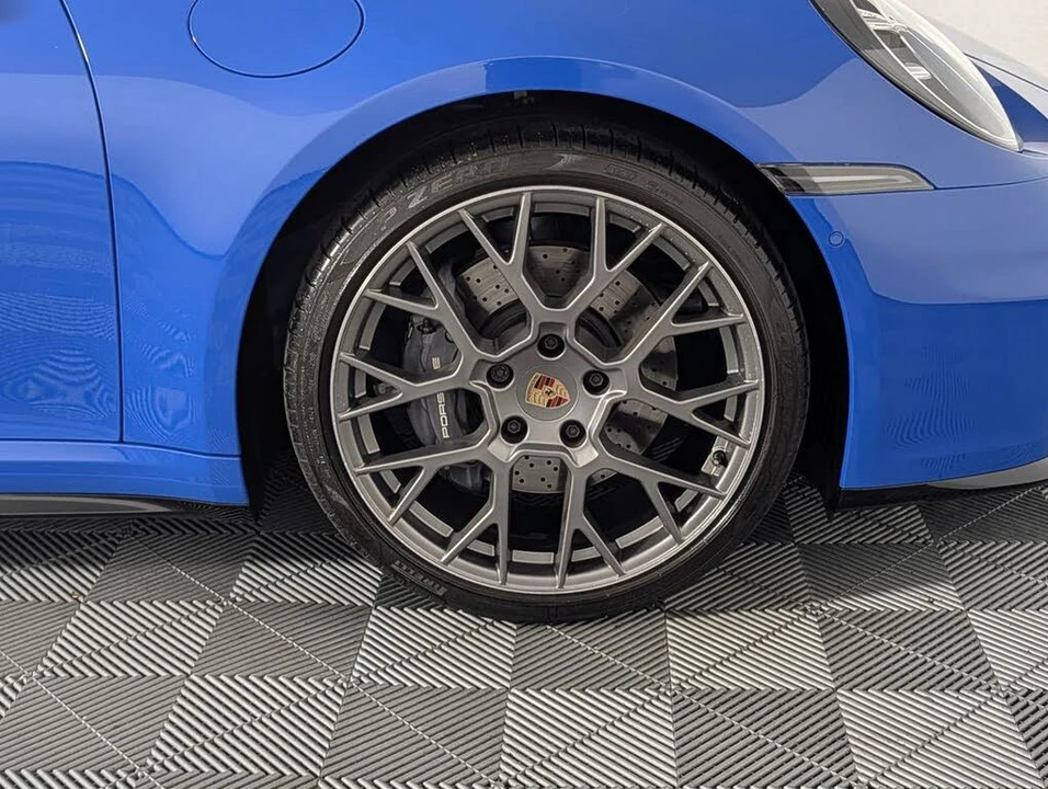 2025 Porsche 992 Carrera - Image 14 of 31
