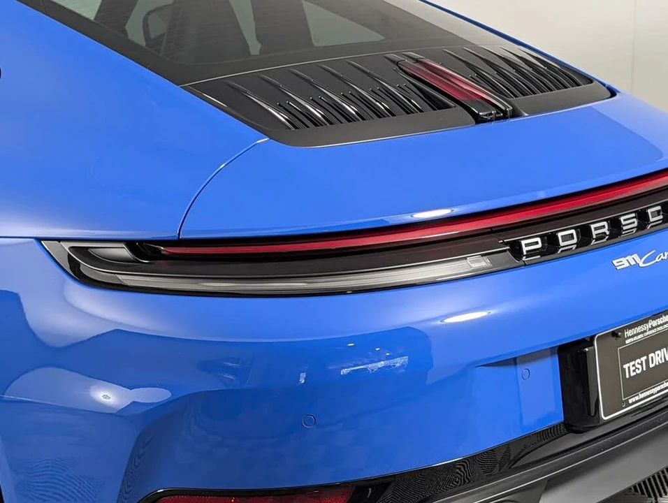 2025 Porsche 992 Carrera - Image 16 of 31