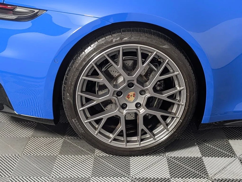 2025 Porsche 992 Carrera - Image 13 of 31