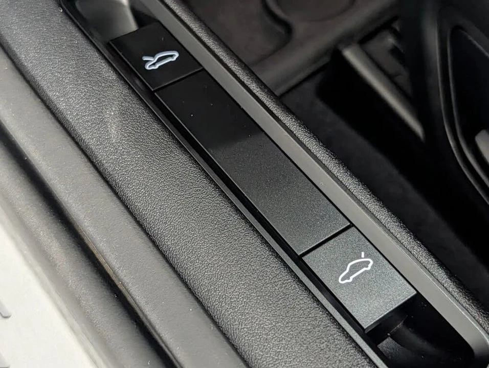 2025 Porsche 992 Carrera - Image 29 of 31