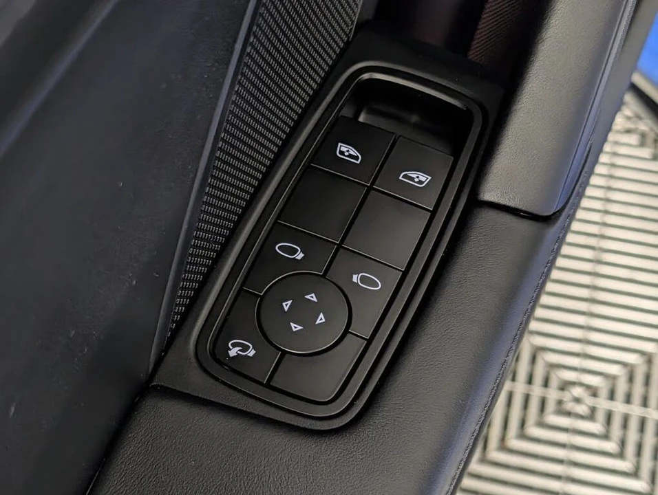 2025 Porsche 992 Carrera - Image 27 of 31
