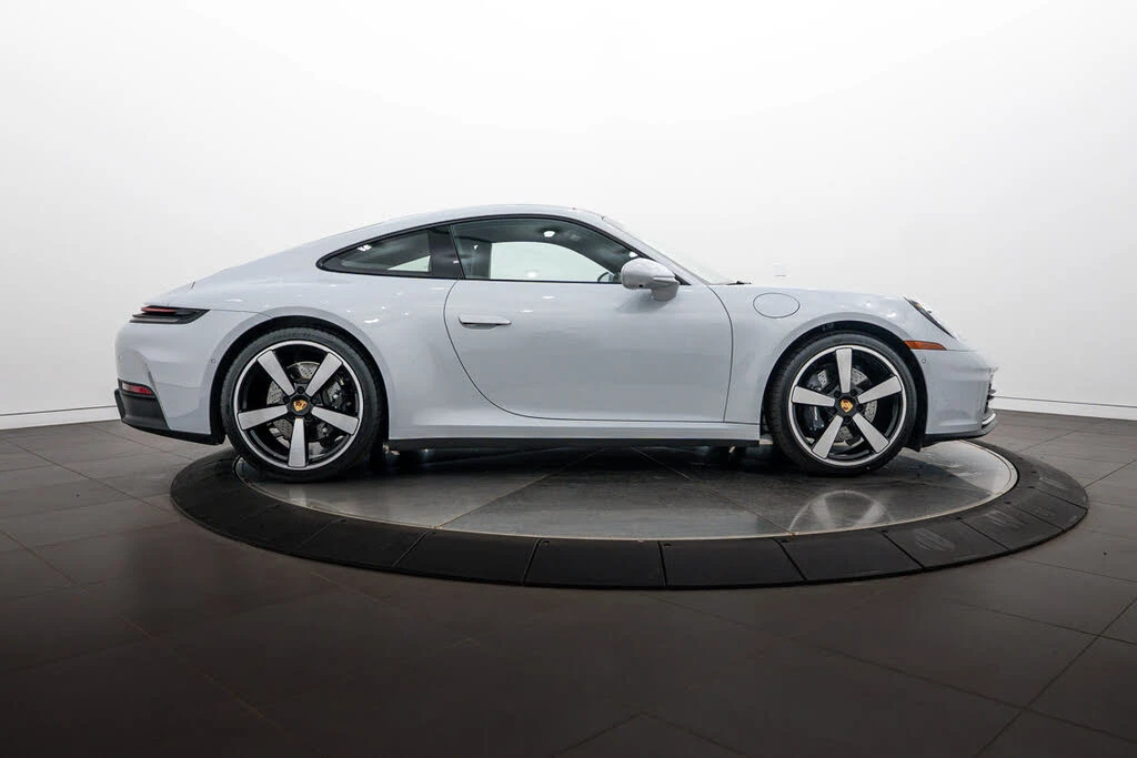 2025 Porsche 992 Carrera - Image 8 of 27