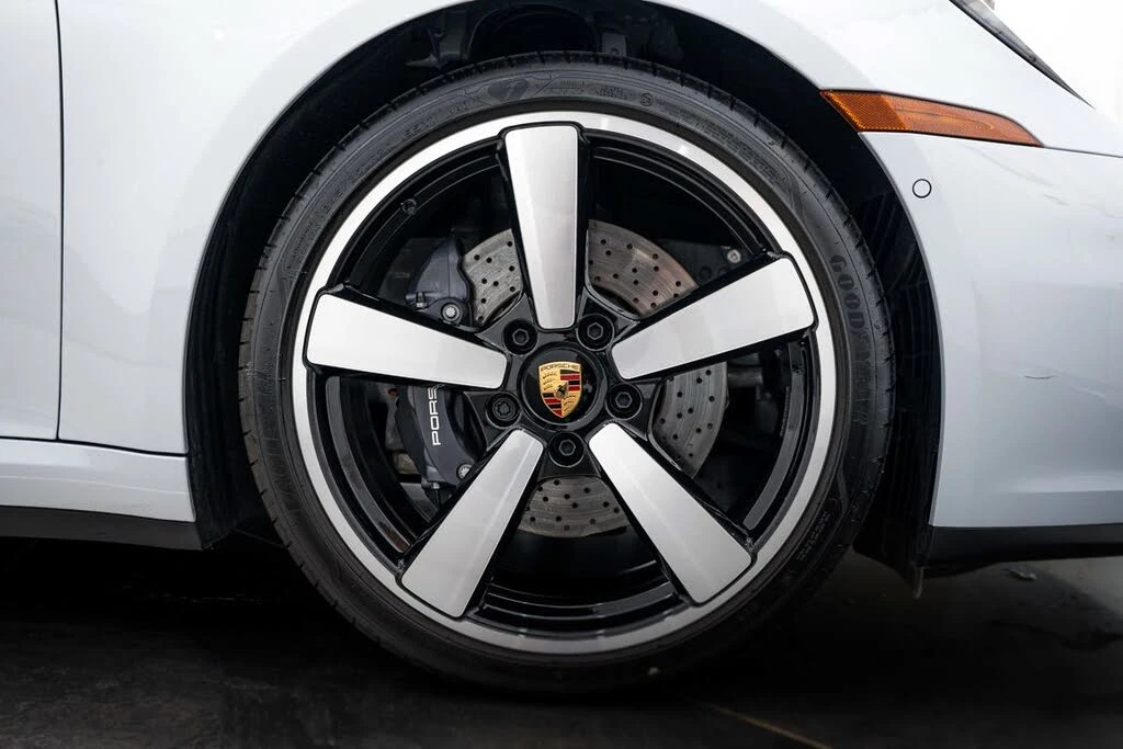 2025 Porsche 992 Carrera - Image 11 of 27