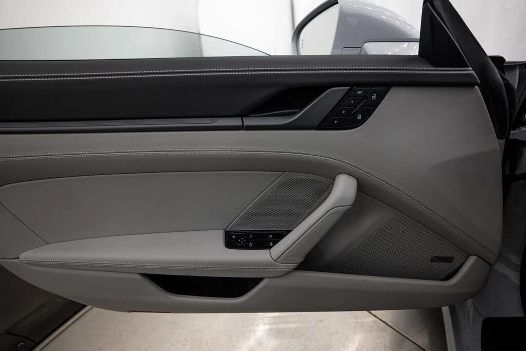 2025 Porsche 992 Carrera - Image 20 of 27