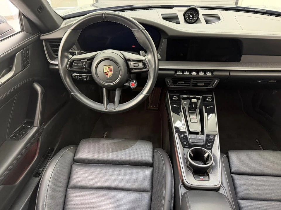 2025 Porsche 992 Carrera - Image 17 of 31