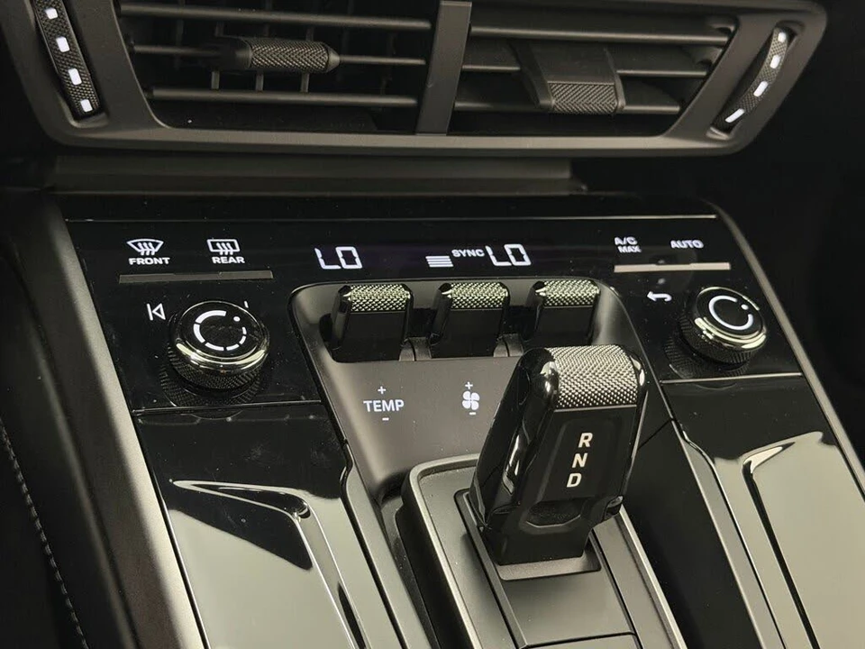 2025 Porsche 992 Carrera - Image 20 of 31