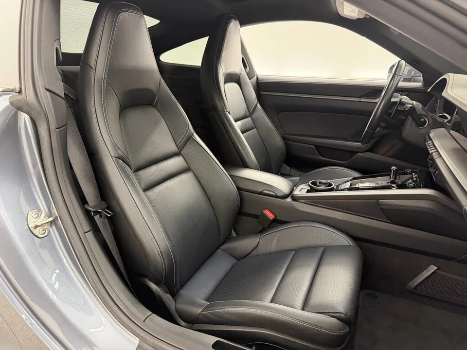 2025 Porsche 992 Carrera - Image 27 of 31