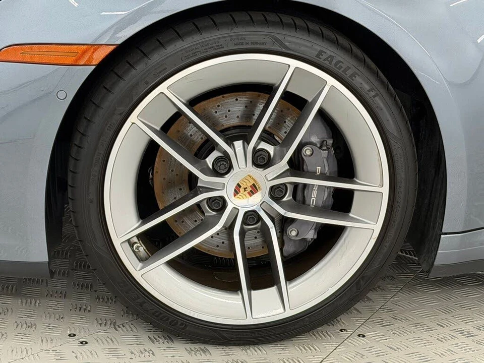 2025 Porsche 992 Carrera - Image 13 of 31
