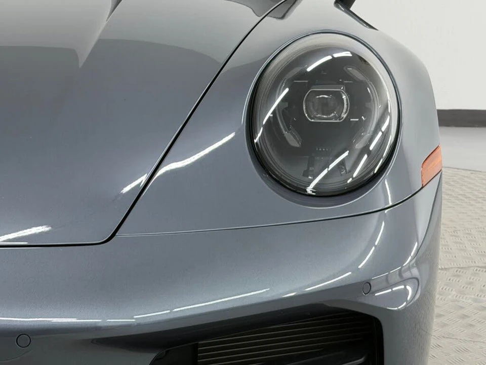 2025 Porsche 992 Carrera - Image 12 of 31