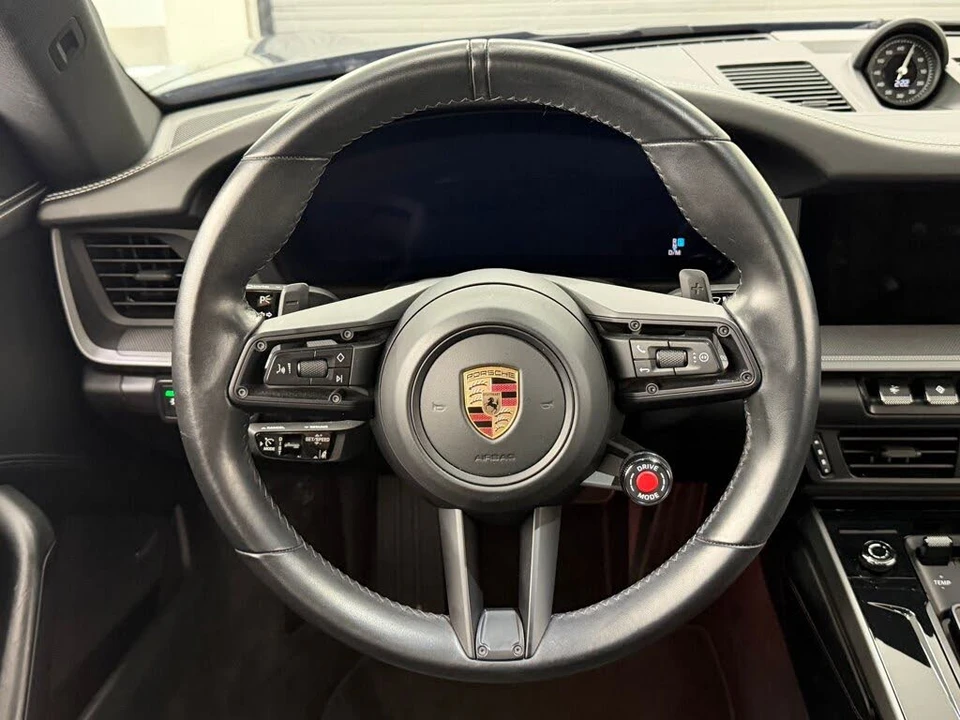 2025 Porsche 992 Carrera - Image 11 of 31