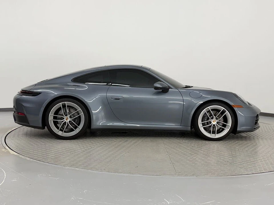 2025 Porsche 992 Carrera - Image 8 of 31