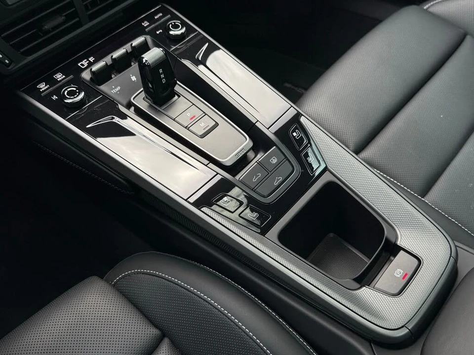 2025 Porsche 992 Carrera - Image 22 of 31