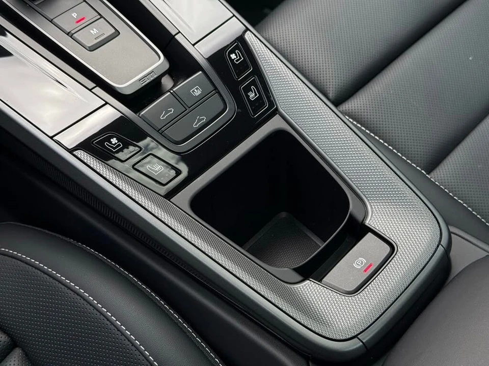 2025 Porsche 992 Carrera - Image 24 of 31