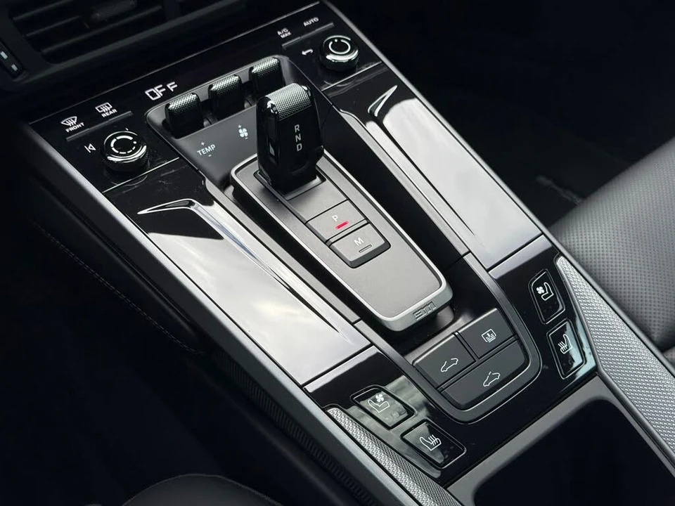 2025 Porsche 992 Carrera - Image 23 of 31