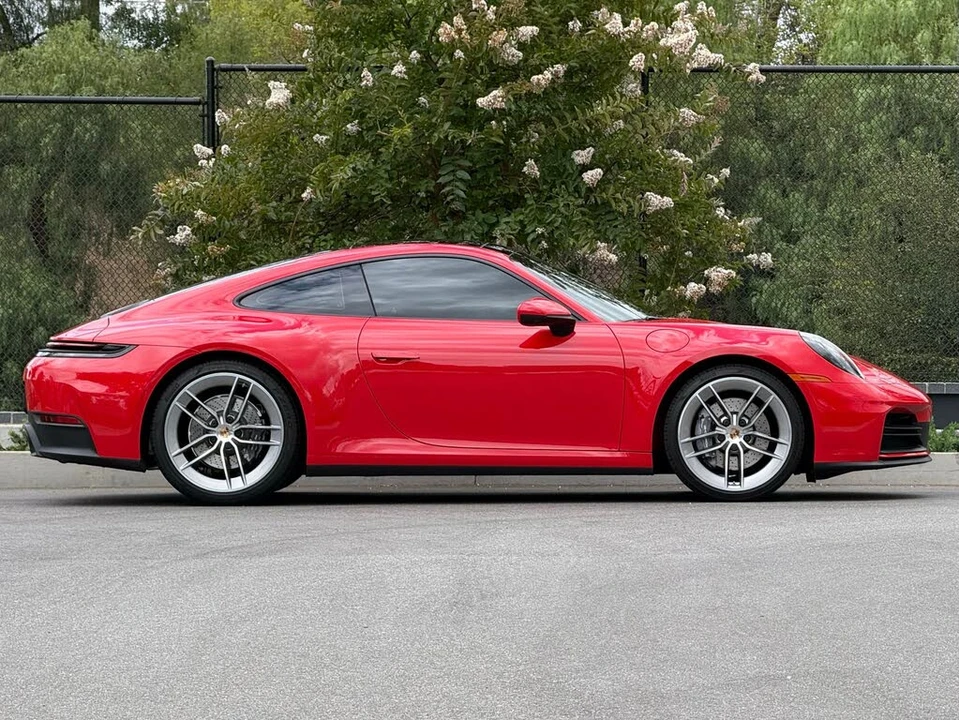 2025 Porsche 992 Carrera - Image 8 of 31