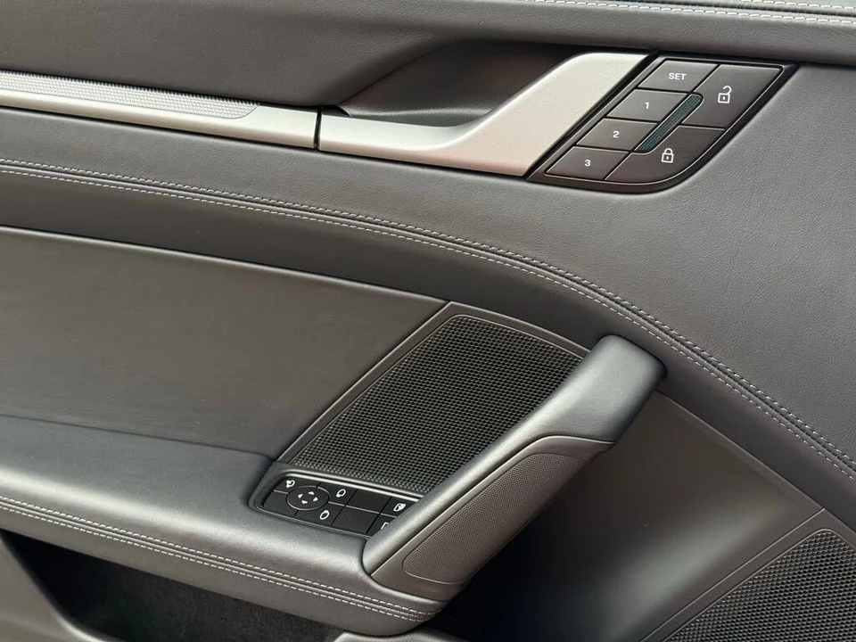 2025 Porsche 992 Carrera - Image 29 of 31