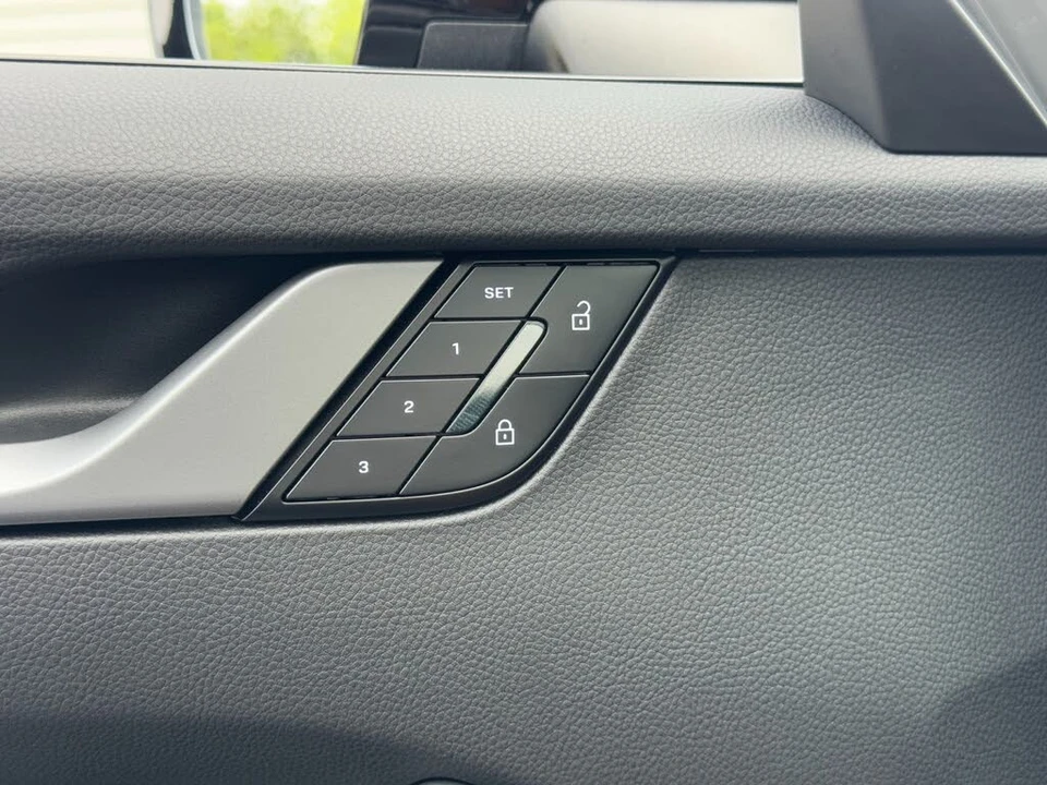 2025 Porsche 992 Carrera - Image 18 of 31