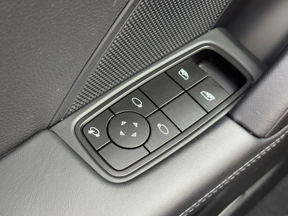 2025 Porsche 992 Carrera - Image 17 of 31