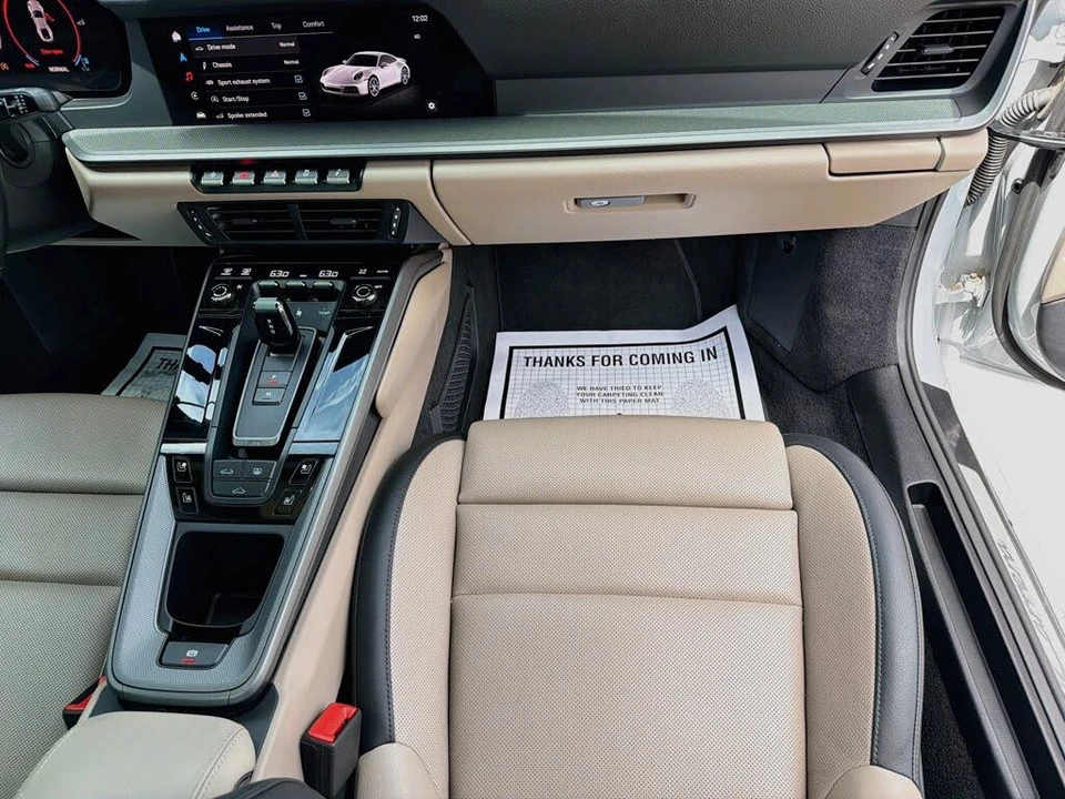 2025 Porsche 992 Carrera - Image 17 of 31