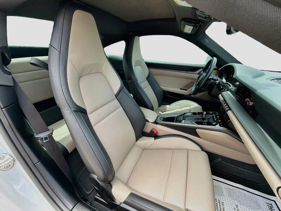 2025 Porsche 992 Carrera - Image 14 of 31