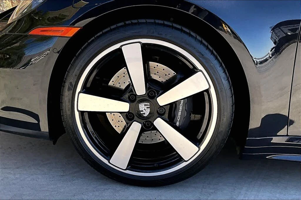 2025 Porsche 992 Carrera - Image 11 of 26