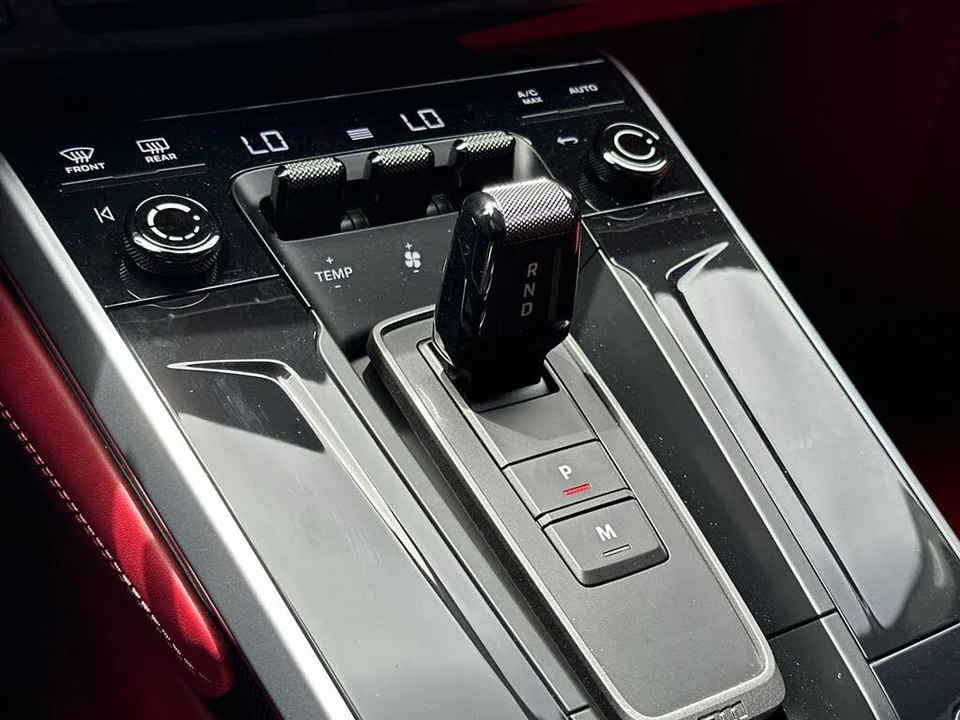 2025 Porsche 992 Carrera - Image 20 of 26