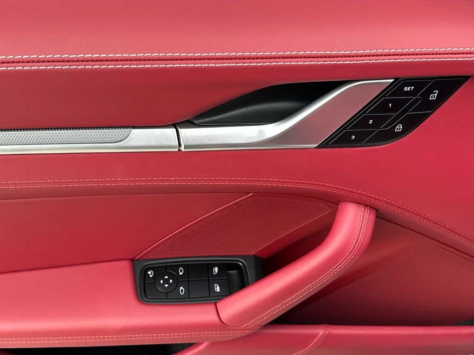 2025 Porsche 992 Carrera - Image 11 of 26