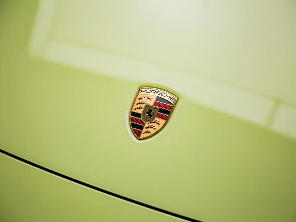 2025 Porsche 992 Carrera - Image 12 of 30