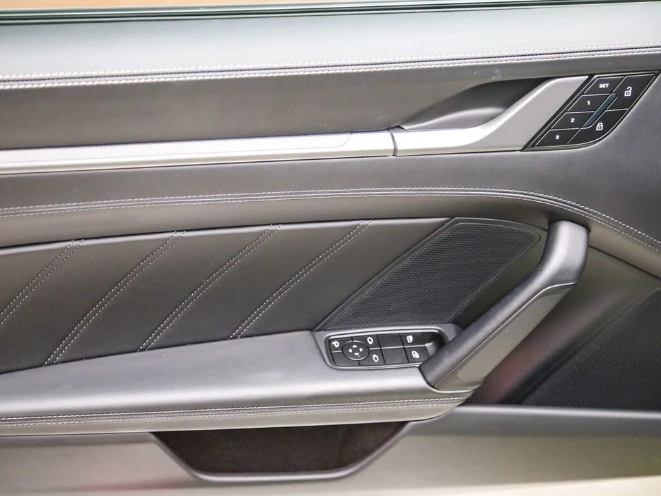 2025 Porsche 992 Carrera - Image 26 of 30